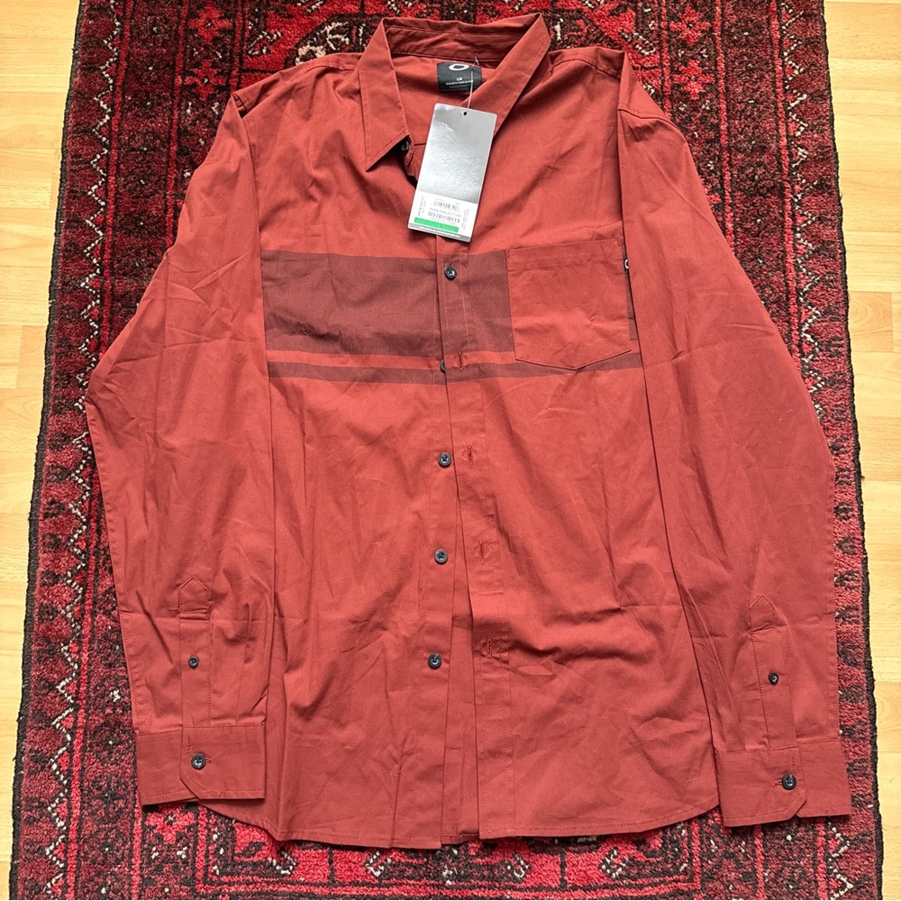 Oakley Button Up Long Sleeve Mens Large NWT